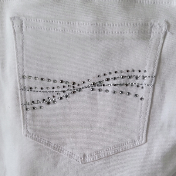 White Cropped Jeans - Picture 6 of 7